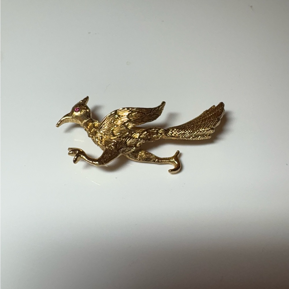 Vintage Gold Bird-Roadrunner Brooch/Pin with red rhinestone eye